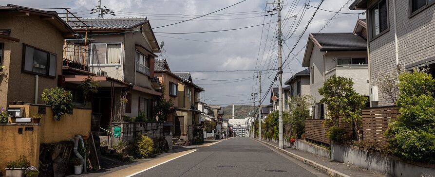 pixta_76165050_M